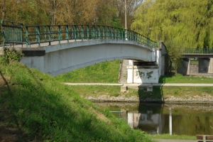 Single-span girder bridges