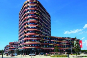 Neubau der Behörde für Stadtentwicklung und Umwelt in Hamburg (BSU): grüne Dächer für bunte Bauwerke