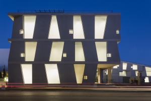 Glassell School of Art: pure Materialität mit großformatigen Betonfertigteilen