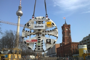 Le tunnelier «Bärlinde» arrive à la station Brandenburger Tor