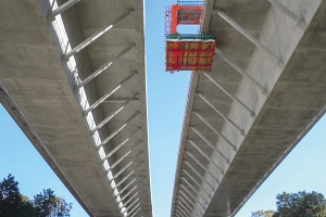 Gunkai-gawa-Brücke auf dem New Tomei Expressway in Japan
