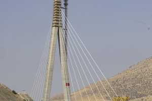 Kümürhan-Brücke in der Türkei wird viertlängste, einhüftige Schrägseilbrücke