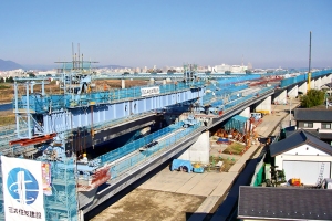 Bau des Nakano-Viadukts in Japan