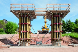 Filigrane Pfeiler für die Balkenbrücke bei Kirchberg/Zwickau