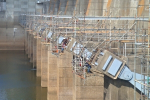 Lift-off tests at West Point Dam and Robert F. Henry Dam
