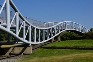 Sinusoidal truss bridges