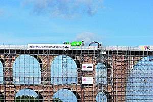 Betonage auf weltgrößter Ziegelsteinbrücke in 78 m Höhe
