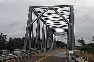 Kendal Bridge über den Sittee River in Belize hurrikansicher gemacht