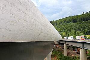 Sinntalbrücke Bad Brückenau – Schalwagen TU verleiht Brückenkappe Eleganz