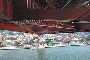 Umrüstung an der Tejo-Brücke in Lissabon