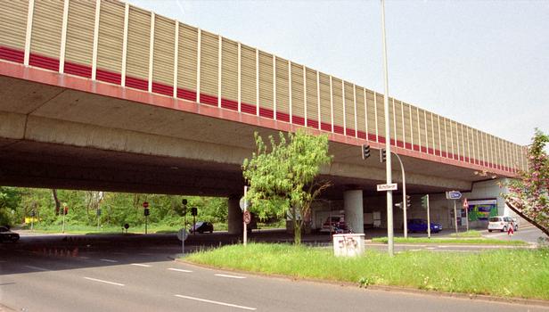 Pont-autoroute sur la Wacholderstrasse à Duisburg
