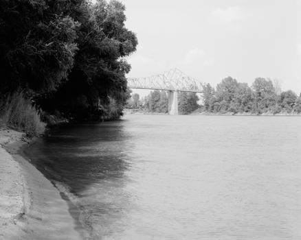 View of westernmost arch truss span from river bank, looking southwest 
Augusta Bridge, Spanning White River at Highway 64, Augusta, Woodruff County, Arkansas, USA