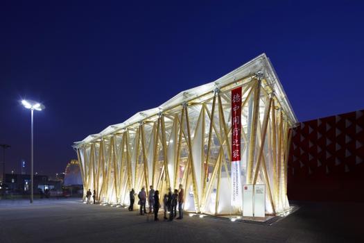 China: Mit einem spektakulären Auftritt, dem "Deutsch-Chinesischen Haus" aus Riesenbambus findet auf der EXPO 2010 in Shanghai die auf drei Jahre angelegte Veranstaltungsreihe "Deutschland und China – Gemeinsam in Bewegung" ihrem Abschluss.