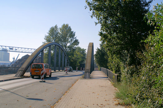 Pont-route franchissant l'entrée au port de Gelsenkirchen