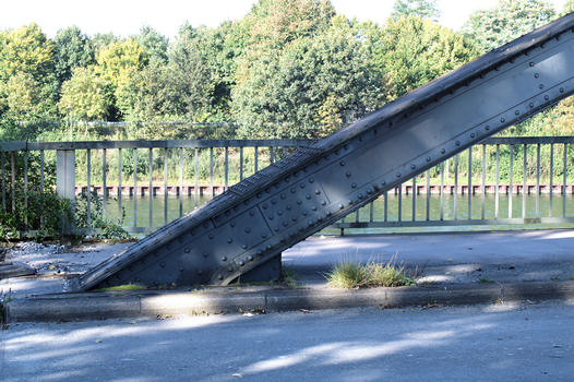 Brücke über die Einfahrt des Hafens von Gelsenkirchen