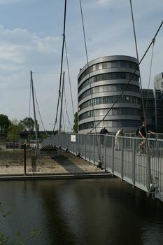 Fußgängerbrücke im Innenhafen, Duisburg