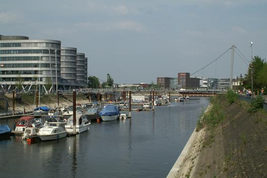 Fußgängerbrücke im Innenhafen, Duisburg