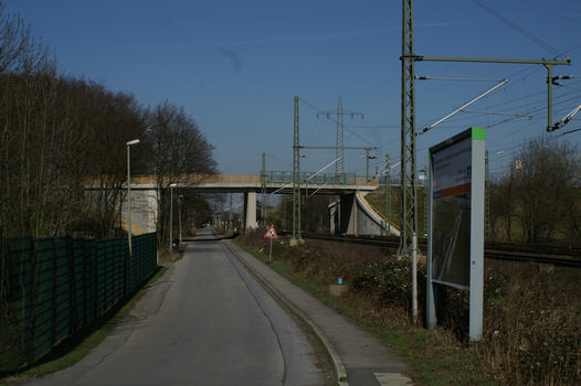Brücke im Zuge der K19 (Breitscheider Weg) über die Eisenbahngüterstrecke Duisburg-Düsseldorf in Ratingen-Lintorf