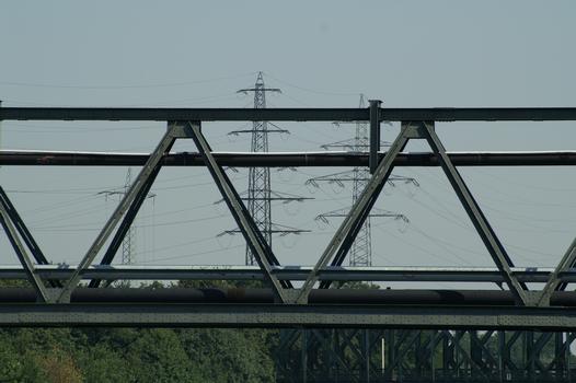 Pont No. 317a à Oberhausen sur le canal du Rhin à Herne