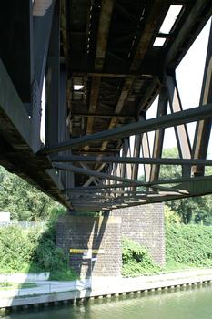 Pont No. 319a à Oberhausen sur le canal du Rhin à Herne 
