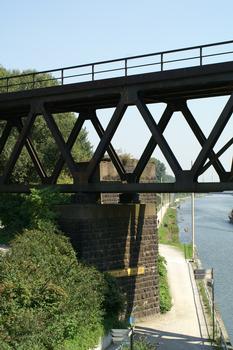 Pont No. 319a à Oberhausen sur le canal du Rhin à Herne