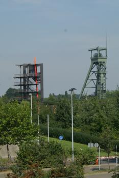 Porte noire et chevalement d'extraction de la mine d'Osterfeld à Oberhausen