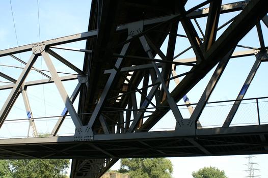 Pont No. 319b à Oberhausen sur le canal du Rhin à Herne