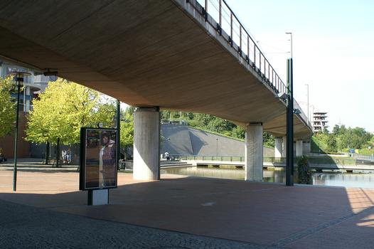 Bridge leading to the station Neue Mitte at Oberhausen