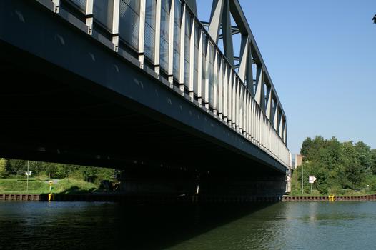 Bridge of the Autobahn A3 crossing the Rhine-Herne Canal at Oberhausen