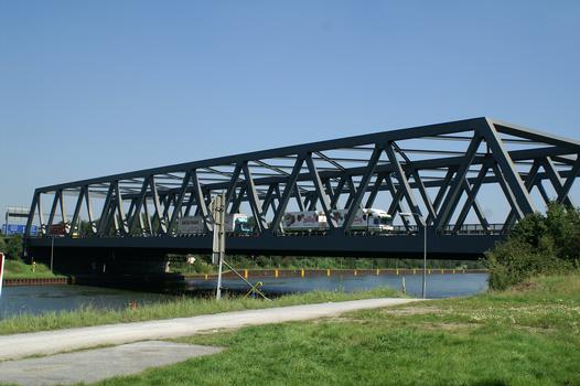 Bridge of the Autobahn A3 crossing the Rhine-Herne Canal at Oberhausen