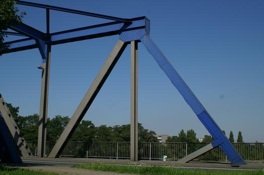 Bridge No. 311 across the Rhine-Herne Canal at Oberhausen and Duisburg