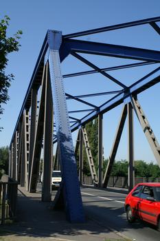 Pont no. 311 franchissant le canal Rhin-Herne entre Duisburg et Oberhausen