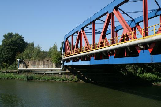 Pont no. 310 franchissant le canal Rhin-Herne entre Duisburg et Oberhausen
