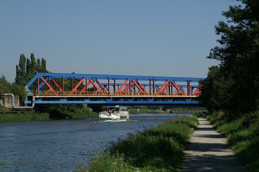 Bridge No. 310 across the Rhine-Herne Canal at Oberhausen and Duisburg
