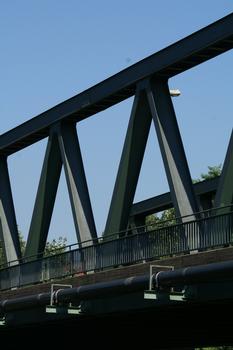 Pont no. 308 franchissant le canal Rhin-Herne à Duisburg