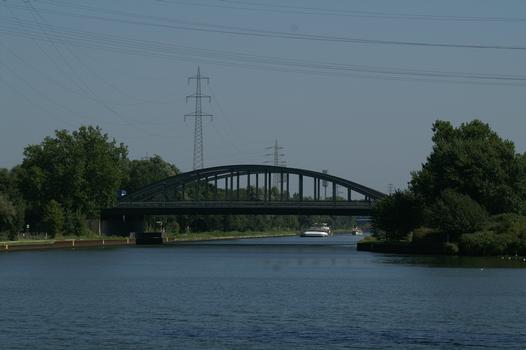 Pont no. 315 franchissant le canal Rhin-Herne à Oberhausen