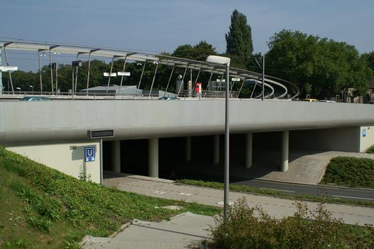 Station de tramway et de métro du cimitière principal de Dortmund