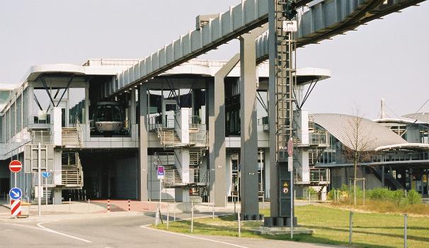 Aéroport international de Düsseldorf – SkyTrain à la gare de l'aéroport