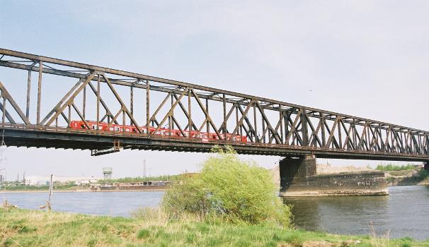 Eisenbahnbrücke Duisburg-Hochfeld (1927), Duisburg