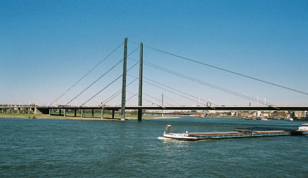 Kniebrücke, Düsseldorf