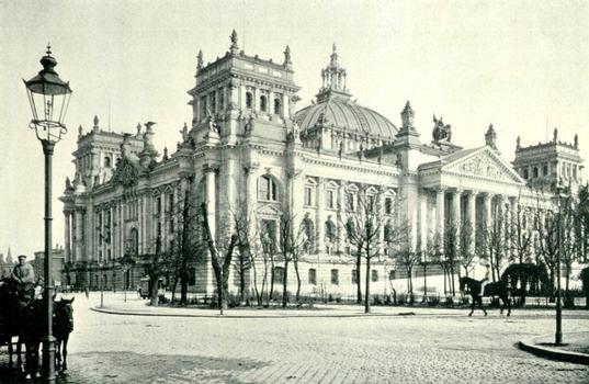 Reichstagsgebäude am Königsplatz in Berlin, um 1895