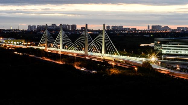 Avenida Ayrton Senna-Brücke