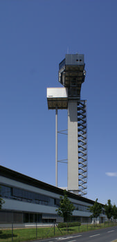 Aéroport international de Düsseldorf - tour de contrôle