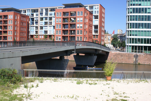 Westhafen-Brücke, Francfort