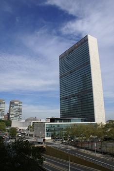 Sitz und Plaza der Vereinten Nationen – Hauptgebäude der Vereinten Nationen & Dag Hammarskjöld Library