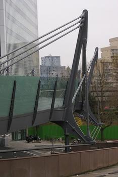 Paris-La Défense – Granite Footbridge