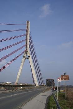 Alte und neue Rheinbrücke in Wesel