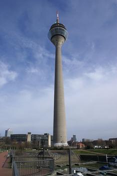 Medienhafen Düsseldorf – Rheinturm
