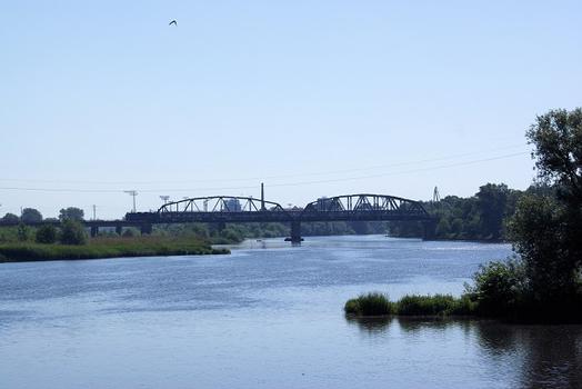 Eisenbahnbrücke über die Oder in Breslau