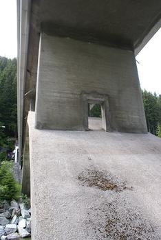 Zugangsbrücke zum Kraftwerk Ferrera 